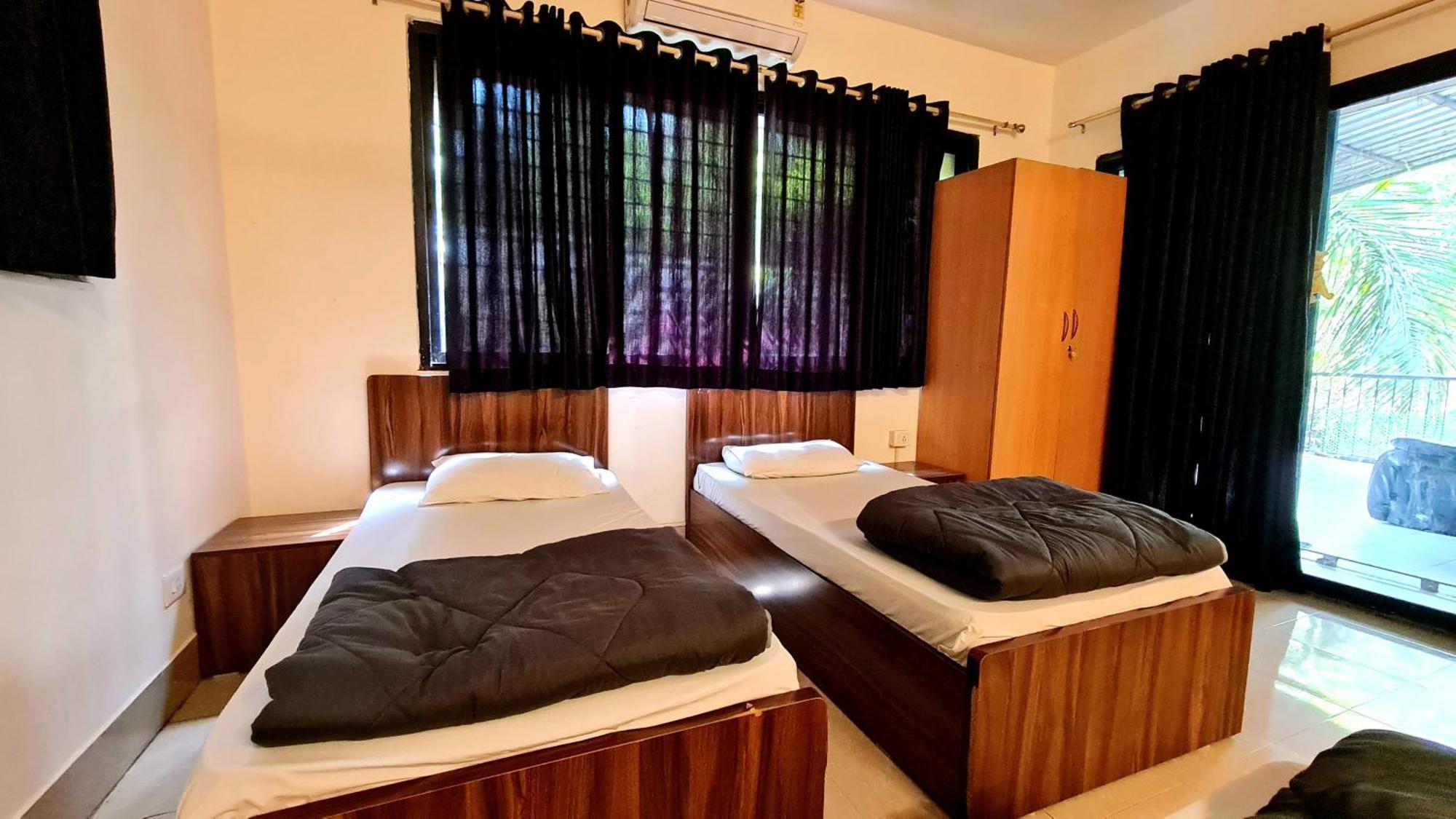 Rostel Backpackers Hostel Pune Bagian luar foto