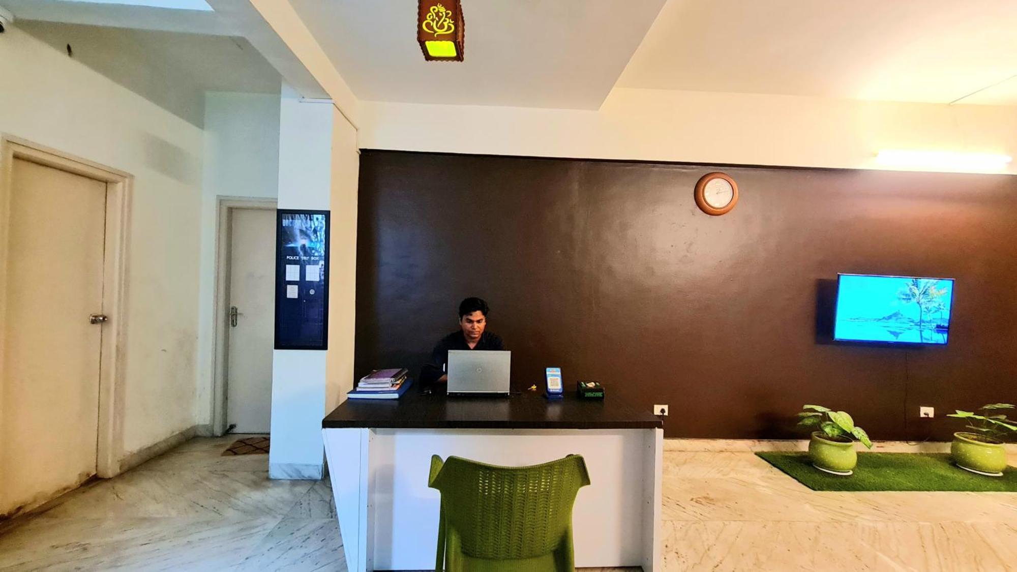Rostel Backpackers Hostel Pune Bagian luar foto